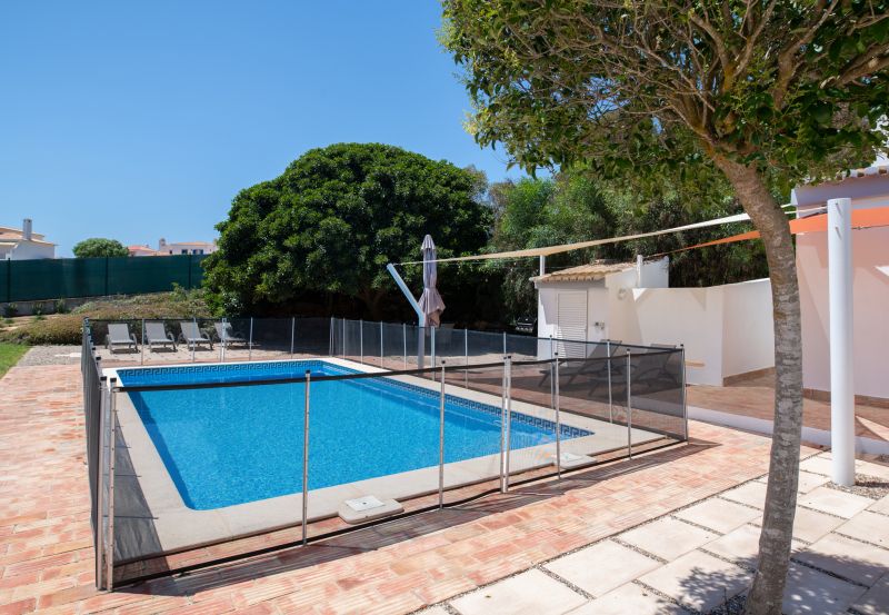 Completed Pool Fence Setup